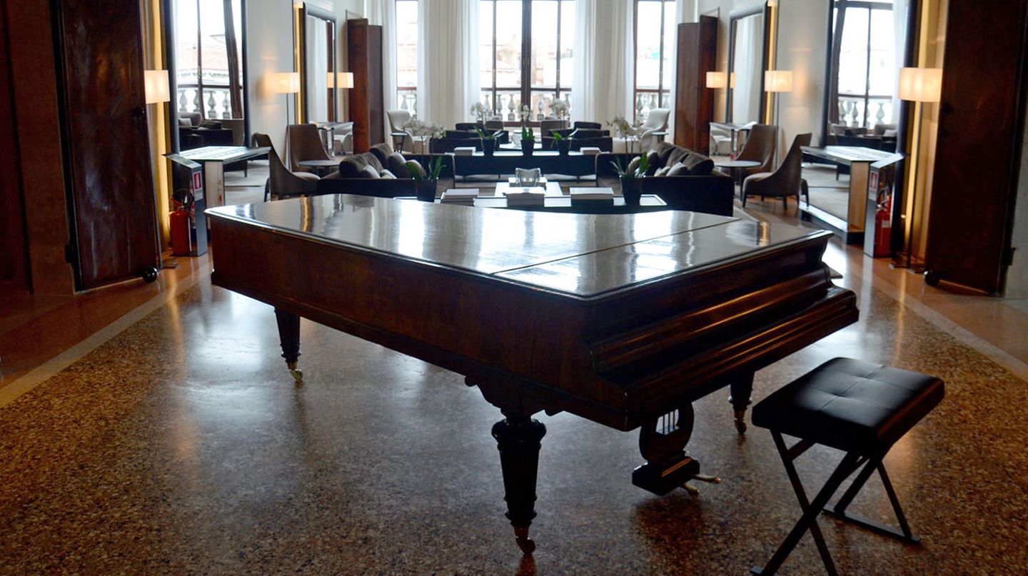 Der Salon im vierten Stock mit historischem Flügel: Über vier Ebenen erstreckt sich das Amanresort.