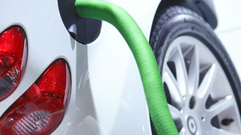 Flüssiggas, auch Autogas oder LPG (Liquefied Petroleum Gas) genannt kostet momentan nur 0,62 Euro den Liter, weniger als die Hälfte von Benzin