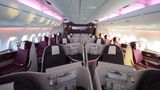 Allerdings hat Qatar ihren Super-Airbus nur mit 48 Business-Class-Sesseln ausgestattet - im Gegensatz zur Lufthansa, die mit 98 im Oberdeck unterwegs ist.