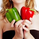 Obst und Gemüse halten Sie fit. Empfehlenswert sind 650 Gramm pro Tag, das sind zum Beispiel ein Apfel, ein Glas Orangensaft, eine Paprika und eine Portion gegartes Gemüse.