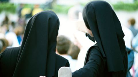 Jungen und Mädchen wurden über Jahrzehnte in Schweizer Kinderheimen von Nonnen geprügelt, missbraucht und tyrannisiert