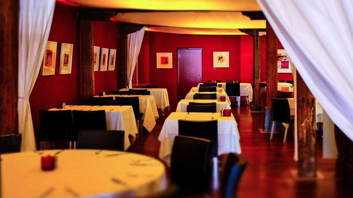 Henry's Restaurant: Hobart, Tasmanien  Direkt am Hafen von Hobart mit seinem dümpelten Fischerbooten wurde ein altes Klinkergebäude, das ursprünglich als Marmeladenfabrik diente, zu einem kleinen und feinen Hotel mit viel Kunst an den Wänden umgebaut. Im Restaurant des The Henry Jones komponiert Küchenchef Terrence Barrett tasmanische Küche mit den bestes Zutaten - von den Feldern und Weiden der Insel und aus den Gewässern vor der Küste.  Info: wwww.thehenryjones.com