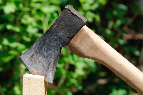 Der Mann mit Axt und Messer bewaffnete Mann wollte nach eigenen Angaben einen Sitzungssaal zertrümmern