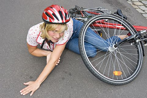 Ein Unfall im Urlaub kann die Ferien schnell vermiesen - und teuer werden, wenn kein ausreichender Krankenschutz besteht