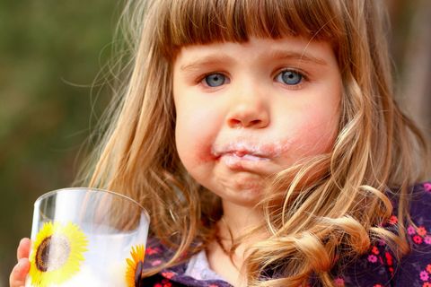 Für Kinder mit Lebensmittelallergie kann schon ein Schluck Milch gefährlich sein
