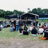 Kleine Bühnen, kaum Gedränge: Mit jedem Jahr pilgerten mehr Metal-Fans in das Dorf, das nicht einmal einen Bahnhof hat. Zum fünfjährigen Jubiläum 1994 wurden 4500 Tickets verkauft. Noch ahnte niemand, dass das Festival bald aus allen Nähten platzen wird.