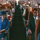 So sah eine Maschine in den 70er Jahren von innen aus: Unterteilung der komfortablen Passagierkabine durch Raumteiler.