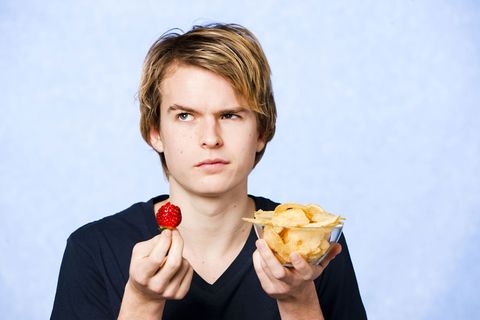 Wer Obst und Vollkorn statt Fast Food und Süßes zu sich nimmt, kann ohnehin auf teure Kuren verzichten
