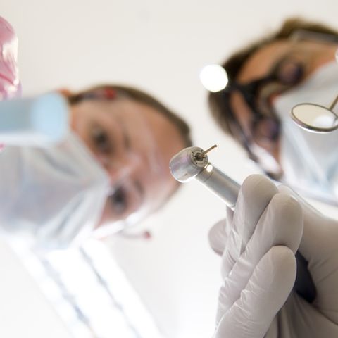 Zahngesundheit: Darum haben Frauen schlechtere Zähne als Männer