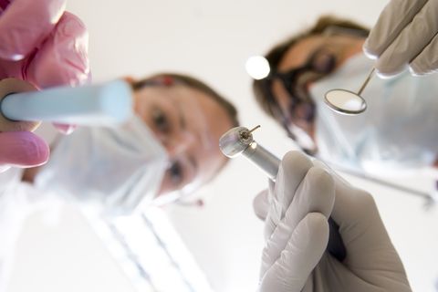 Zahngesundheit: Darum haben Frauen schlechtere Zähne als Männer