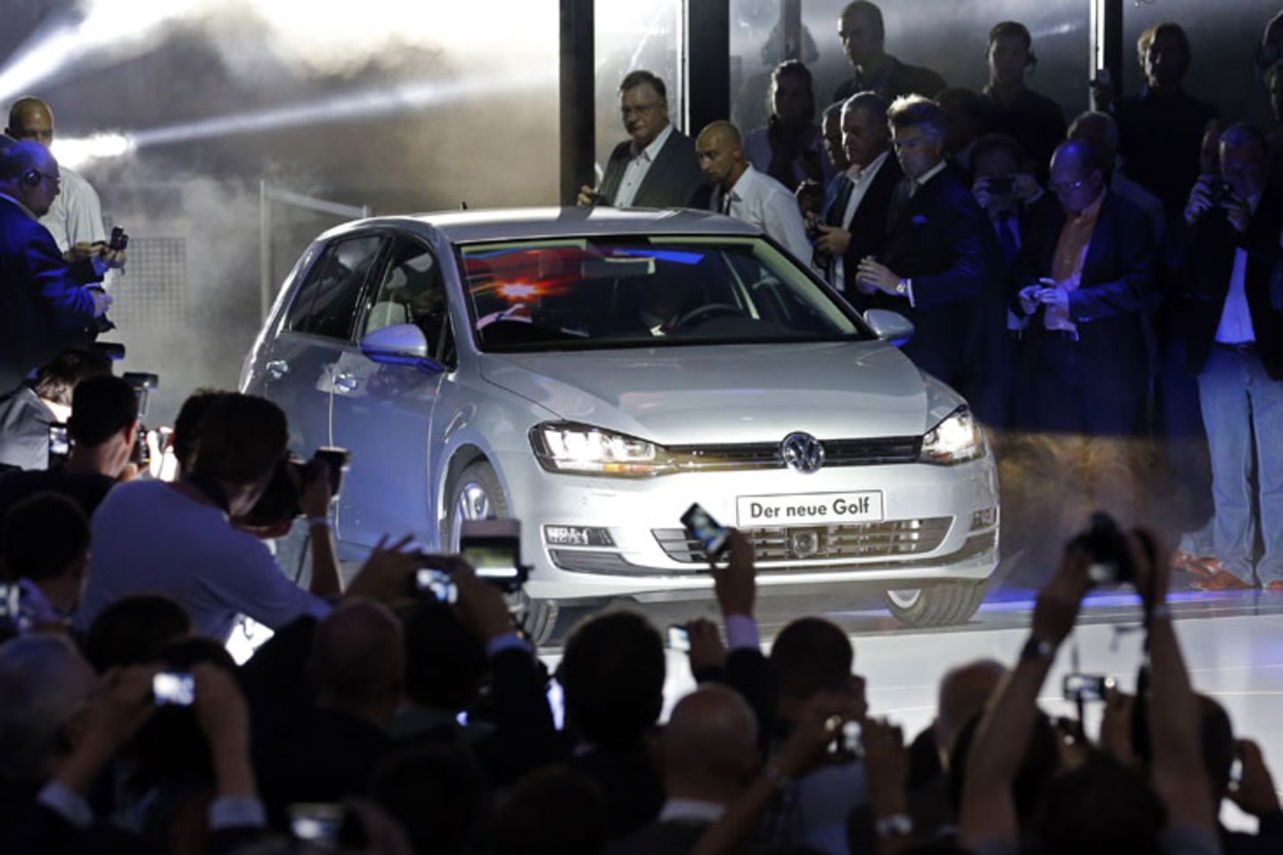 Star des Abends: Der Golf VII (ab 2012) soll etwas breiter und länger, aber zugleich leichter und sparsamer sein als sein Vorgänger.