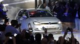 Star des Abends: Der Golf VII (ab 2012) soll etwas breiter und länger, aber zugleich leichter und sparsamer sein als sein Vorgänger.
