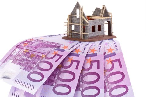 Der Traum vom Eigenheim: Sind die Widerrufsbelehrungen fehlerhaft, können Kunden aus ihrem Kreditvertrag - und zu günstigeren Konditionen Geld für den Hauskauf bekommen.
