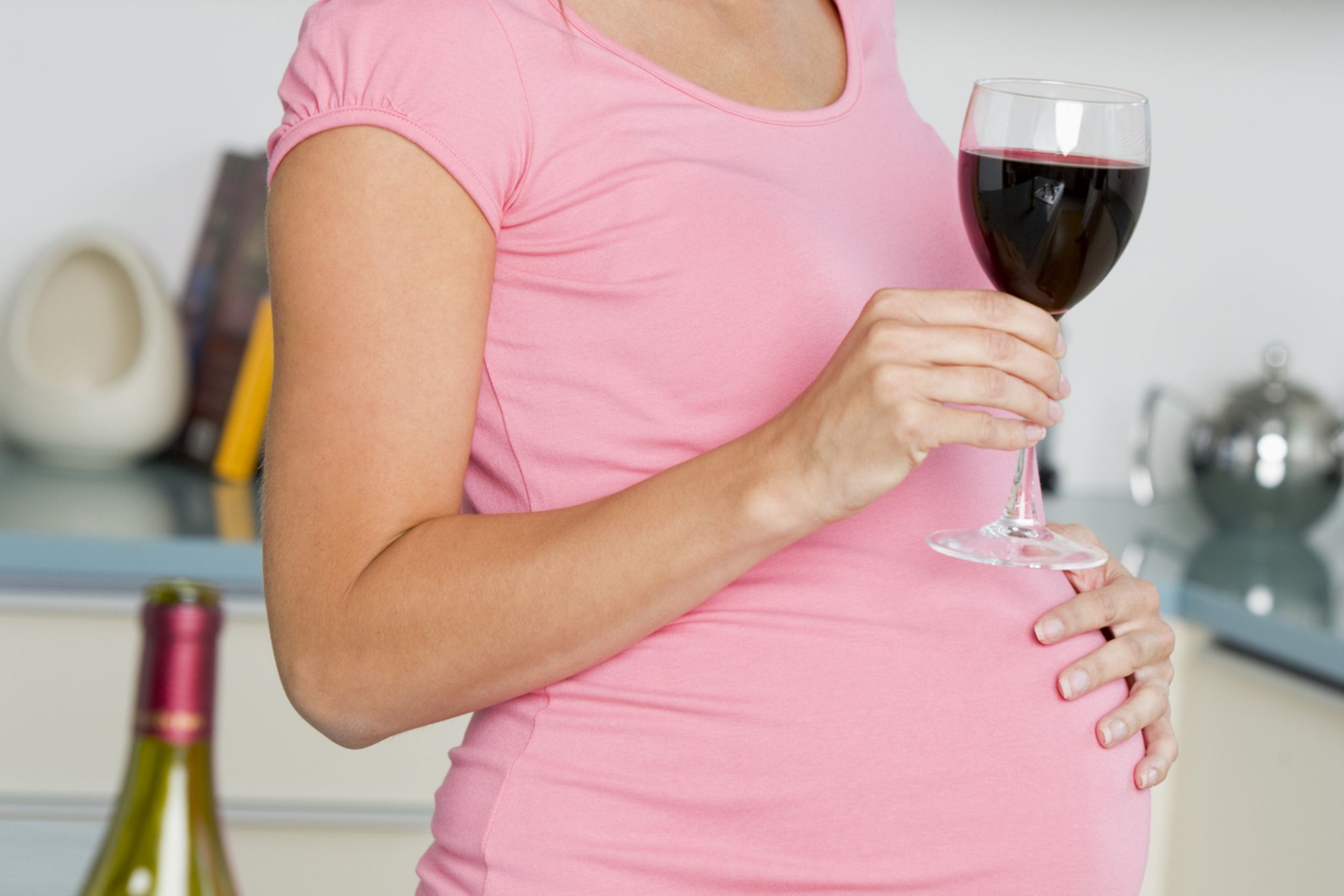 Можно вино при беременности. Пьющие беременные женщины.