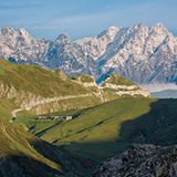 Etappe 53: Blick auf das das Argentera-Massiv. Am Fuße des höchsten Gipfels der Seealpen, wo Vittorio Emanuele II., der erste König Italiens, schon gerne seine Sommer verbrachte, vereint sich raue Natur mit Angenehmem: perfekt angelegte Wege und ein Bad in heißen Thermalquellen