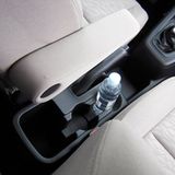 Die zweite Ausstattungslinie Comfort enthält neben der Klimaanlage noch eine Mittelarmlehne, elektrisch verstell- und beheizbare Außenspiegel, Nebelscheinwerfer mit Abbiegelicht-Funktion, Einparkhilfe sowie CD-Radio mit USB-Anschluss, Bluetooth-Freisprecheinrichtung und Fernbedienungstasten am Lenkrad. Das Modell Style ergänzt die Ausrüstung um optischen Zierrat, Klimaautomatik, 16-Zoll-Felgen, Reifendruck-Kontrollsystem und Sitzheizung