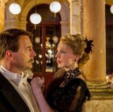 Als sei der Antisemitismus nicht schon schlimm genug, wird Chamberlain als geiler Bock dargestellt, der auf seine Schwägerin Isolde scharf ist.   Hier zeigt sich überhaupt eines der Grundübel dieses Films: Viele Vorgänge werden unnötig sexualisiert. Das mag einen reißerischen Sonntagabendfilm ausmachen, hat aber mit der historischen Wahrheit wenig zu tun. Der Antisemit Chamberlain gewinnt Cosimas Gunst, indem er sie oral befriedigt. Die revanchiert sich, indem sie ihn mit ihrer Tochter verkuppelt.