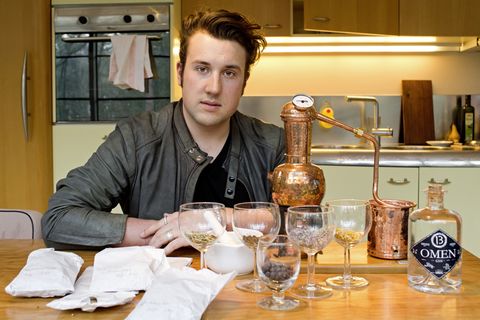 Lucas Krauße mit seinem Omen-Gin