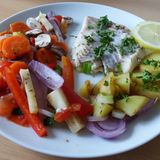 Das Ergebnis überzeugt: Der Fisch ist trotz der längeren Garzeit auf den Punkt, das Gemüse knackig und bissfest - so soll es sein. Die Konsistenz aller Zutaten war in Ordnung. Zum Geschmack gibt es nur eins zu sagen: Lecker!