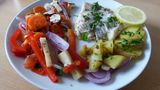 Das Ergebnis überzeugt: Der Fisch ist trotz der längeren Garzeit auf den Punkt, das Gemüse knackig und bissfest - so soll es sein. Die Konsistenz aller Zutaten war in Ordnung. Zum Geschmack gibt es nur eins zu sagen: Lecker!