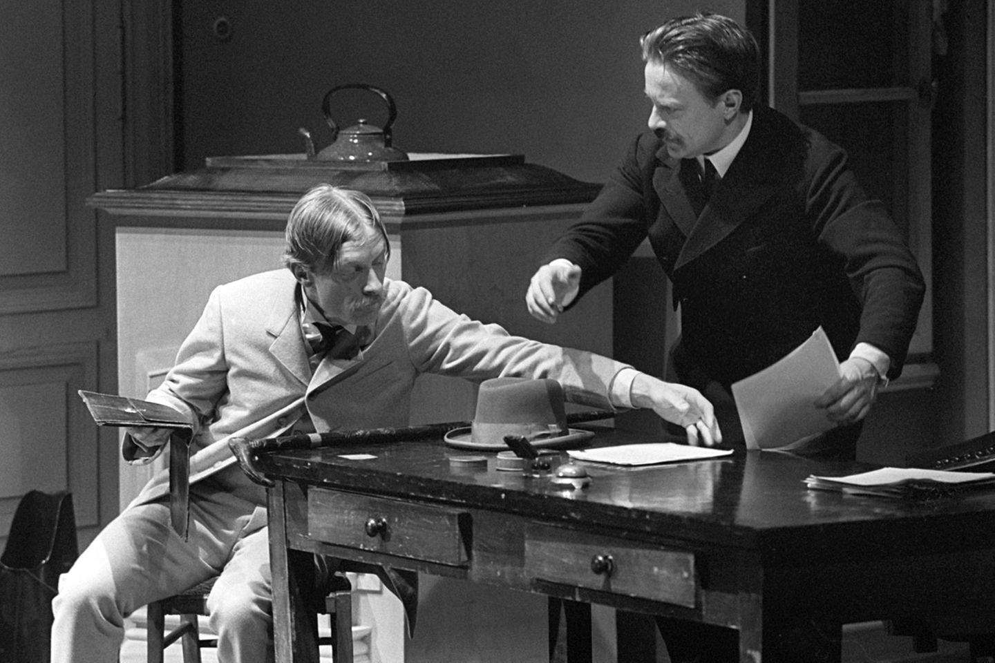 Den größten Teil seiner Karriere verbrachte Sander auf der Bühne. Als Schauspieler - später führte er auch immer wieder Regie.