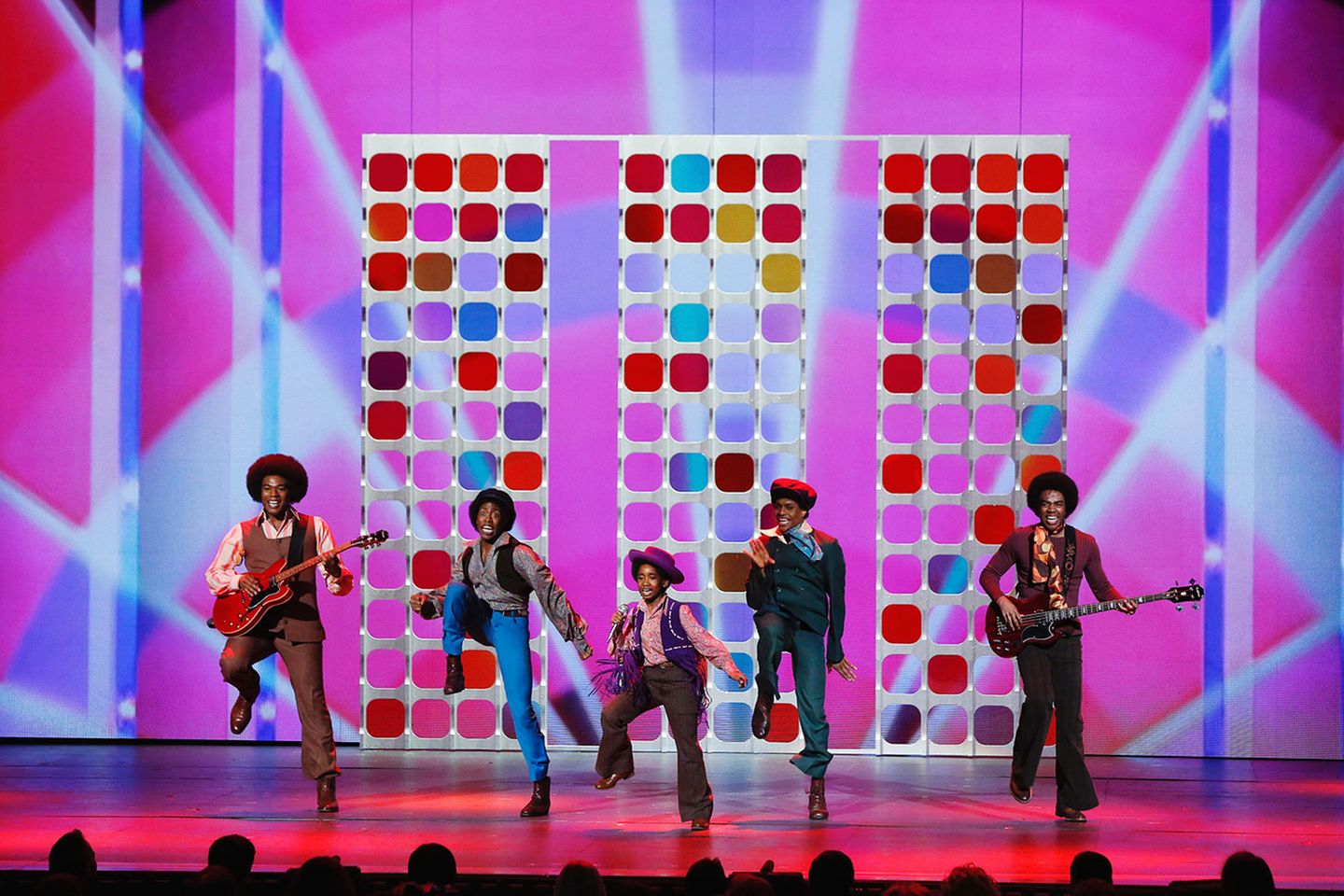 Die Erfolgsgeschichte von Motown ist inzwischen sogar zu einem Musical verarbeitet worden. Die Handlung dreht sich um die Romanze zwischen Label-Gründer Berry Gordy und der Sängerin Diana Ross.