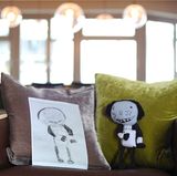 Luise war mit ihren vier Jahren das jüngste Redaktionskind, das um ein Bild gebeten wurde. Unserer Meinung nach könnte ihre Puppe bei einem Animationsfilm von Tim Burton mitspielen, so schaurig-schön ist sie!