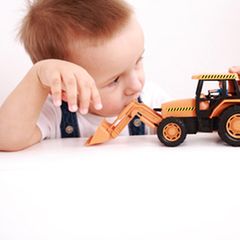 Die Tester raten beim Kauf von Spielzeug auf den Geruch zu achten und sich lieber für unlackiertes Holzspielzeug zu entscheiden