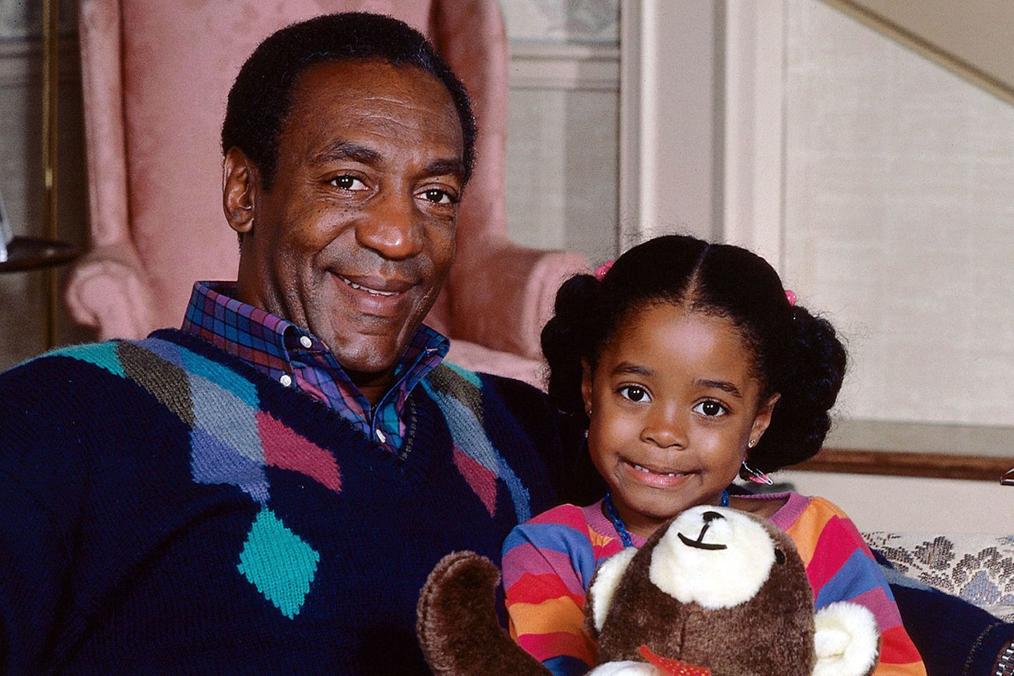 Als Fünfjährige stand sie erstmals vor der Kamera und spielte fast ein Jahrzehnt die jüngste Tochter von Bill Cosby in der gleichnamigen Serie. Wissen Sie, wer die Schauspielerin ist?