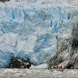 Elf Tage dauerte die Seefahrt durch die bewegten Gewässer bei Kap Horn, bis sie das Basislager, die Bucht Caleta Escandallo, Mitte März erreichten. Dort kalben die mächtigen Gletscher direkt ins Meer