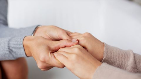 Empathie unter Fremden: Wer weniger Stress hat, ist mitfühlender