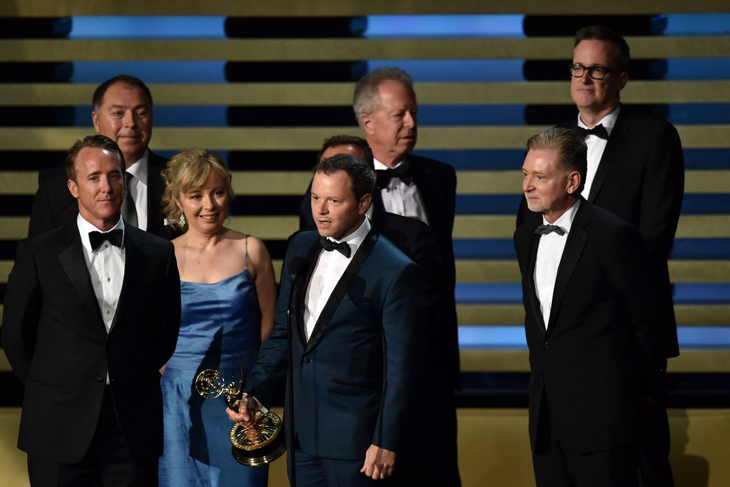 "Fargo"  Der als beste Miniserie ausgezeichnete Zehnteiler knüpft lose an den gleichnamigen Film der Coen-Brüder aus dem Jahr 1996 an. Die Geschichte spielt wie die Vorlage in einer Kleinstadt im winterlichen Minnesota, es dominiert Schnee, Blut und tiefschwarzer Humor. In den Hauptrollen brillieren Billy Bob Thornton und Martin "Dr Watson" Freeman.   Geeignet für: Fans der Coen-Brüder  Wo kann ich das sehen? In Deutschland bislang leider noch gar nicht.