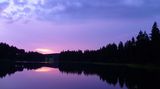 Sonnenaufgang besiegt die Müdigkeit. Wir passieren den Prinzenteich - nur noch 19 Kilometer. Aber unsere Blasen an den Füßen werden immer größer und platzen beim Laufen. Voltaren-Gel hilft uns gegen verspannte Wadenbeine - und über die letzten beiden Etappen