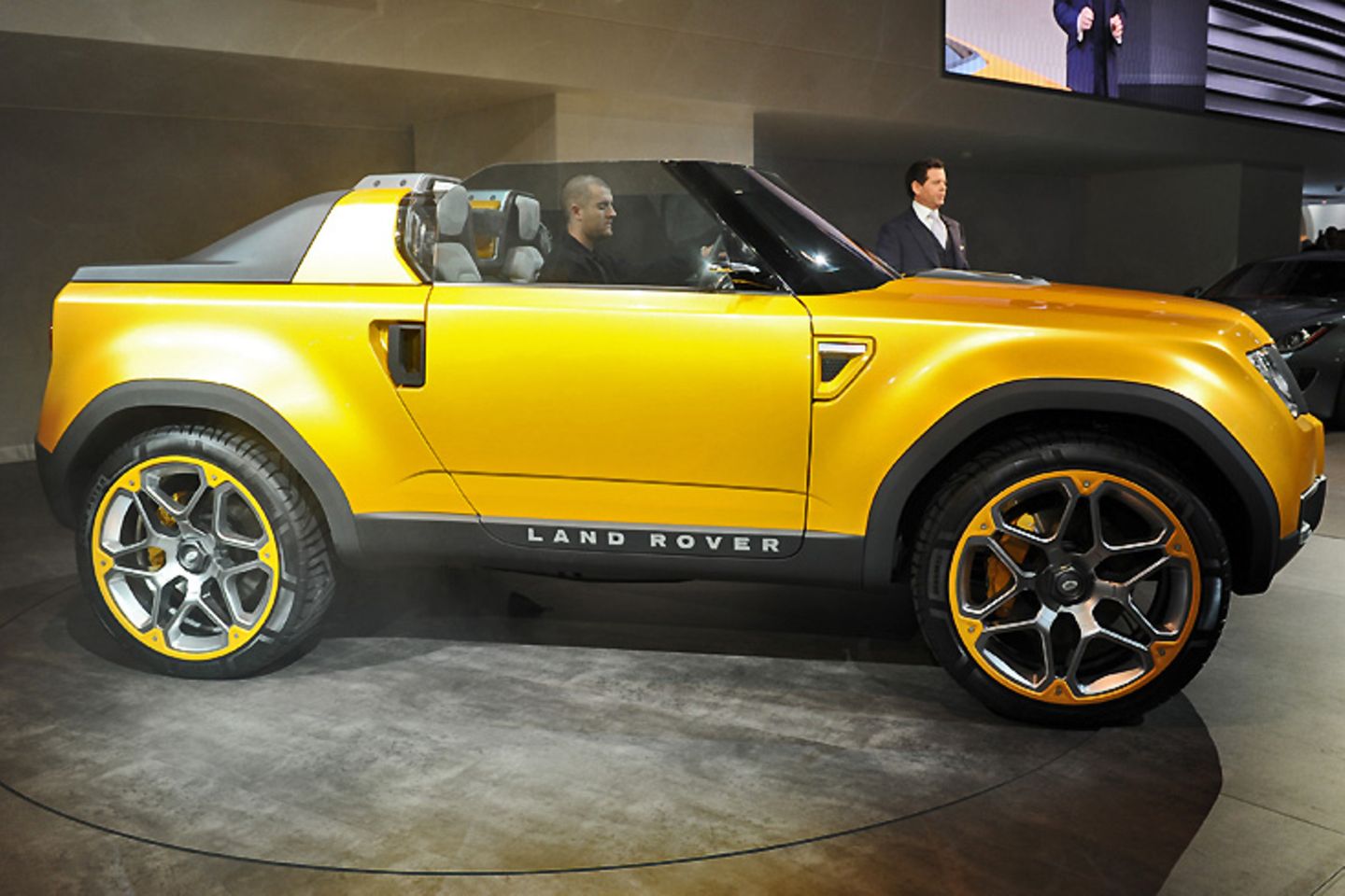 Auch eine offene Variante gibt es auf der IAA in Frankfurt zu bestaunen. Sie dient aber mehr der Show als dem Verkehrsalltag