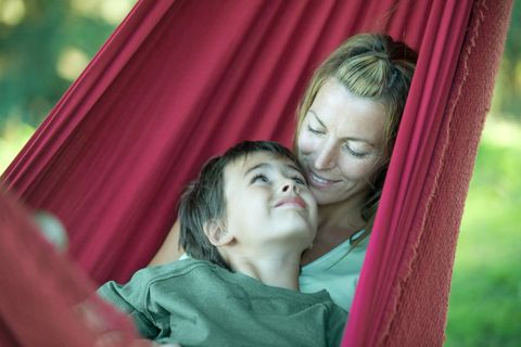 Kuscheln darf man nicht unterschätzen, es stärkt das Urvertrauen und ermöglicht, Gefühle wahrzunehmen und später auch zu benennen