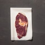 Beinscheibe  Jus, Saucen, Bratensaft. Aus Beinscheiben können wunderbare Saucen gezaubert werden. Aber nicht nur das: Das Fleisch passt hervorragend zu Rindsgulasch; geschmort wird es zu einem herrlich duftenden Ossobuco alla milanese.