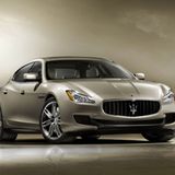 Maserati Quattroporte     Technisch gibt es inzwischen bessere Autos. Aber die Klasse schielt auf ein Vorbild und zumindest bei der Ausstrahlung kann noch niemand mit dem Klassiker, dem Maserati Quattroporte, mithalten.