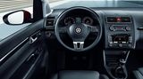 Im Cockpit finden sich die vom Golf VI bekannten Bedienelemente