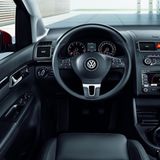 Im Cockpit finden sich die vom Golf VI bekannten Bedienelemente