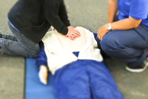 Bei einem Herzinfarkt ist schnelle Hilfe wichtig, denn jede Minute zählt