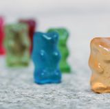 Platz 5: Aprikose  Auch Aprikose ist kein Redaktions-Liebling. Da diese Sorte nach viel zu süßem "Aprikosen-Lipbalm" schmeckt, verdient das Bärchen leider nur den 5. Platz. Ein Redakteur kam bei der Blindverkostung nicht einmal auf die Geschmacksrichtung.