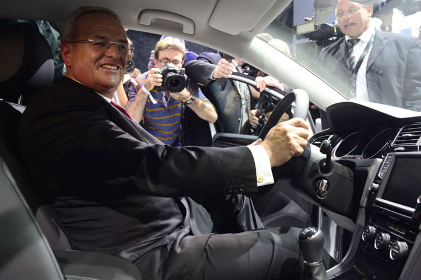 VW-Boss Martin Winterkorn präsentiert das neue Vorzeigemodell des Konzerns der Öffentlichkeit.
