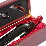 Die gute Flasche Wein, ein Klassiker unter den Weihnachtsgeschenken. Blöd nur, dass mitunter fieser Fusel (allerdings im mittleren Preissegment) verteilt wird. Im vergangenen Jahr bekamen 13 Prozent der Arbeitnehmer ein Fläschchen zum Fest.