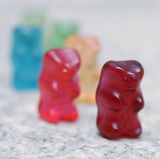 Platz 3: Kirsche  Die Kirsche besticht durch eine feine Fruchtnote. Sie ist dabei nicht allzu dominant, dafür schmeckt sie aber auch nicht künstlich. Trotz der schönen Farbe finden wir sie etwas langweilig.