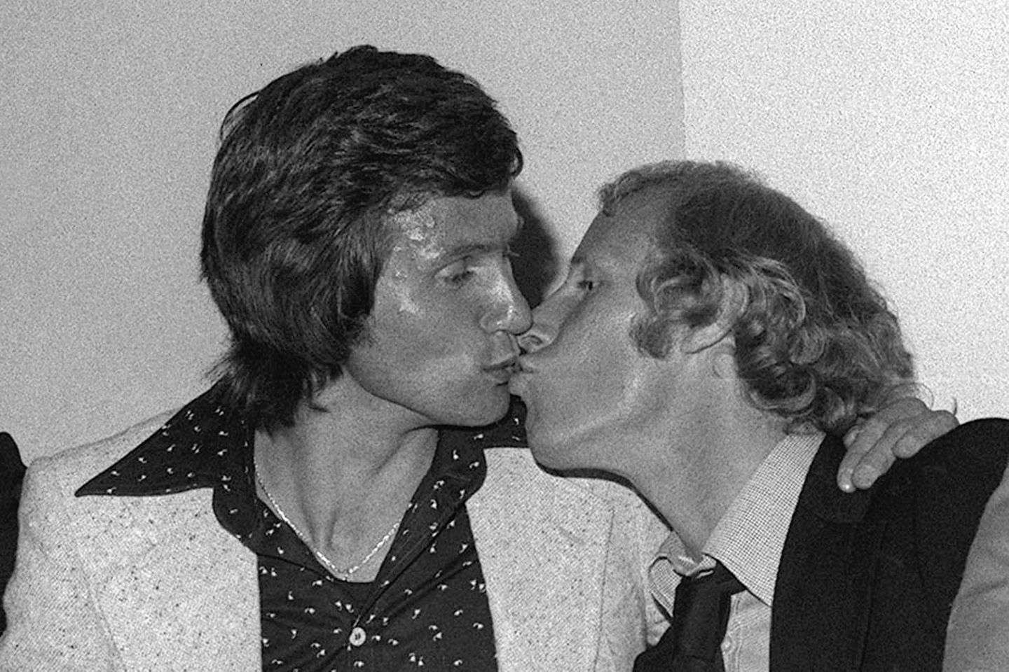 Legendäres Zeitdokument: Berti Vogts und Heynckes bei Borussias Meisterfeier 1975.