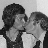 Legendäres Zeitdokument: Berti Vogts und Heynckes bei Borussias Meisterfeier 1975.