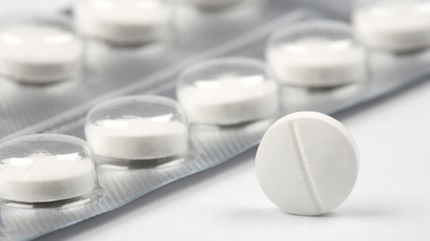 Gegen Hexenschuss helfen Paracetamol nicht besser als Placebo-Tabletten.