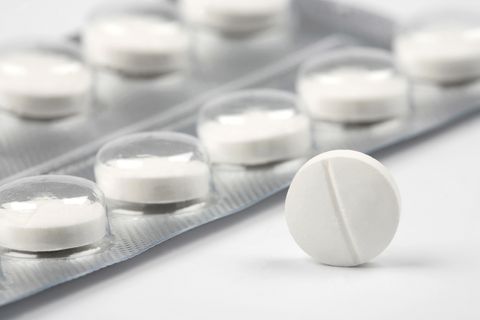 Gegen Hexenschuss helfen Paracetamol nicht besser als Placebo-Tabletten.