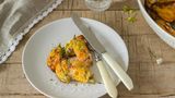 Fior di Zucca  Die Zucchiniblüten werden in Rom gerne gefüllt und danach frittiert. Sie findet sich aber auch oft in Pasta oder als Pizza-Belag. Typisch römisch sind die gefüllten und frittierten Zucchiniblüten mit Anchovi-Filets und Mozzarella.