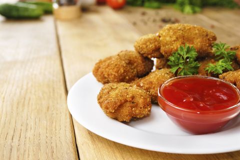 Die Chicken Nuggets stammen aus artgerechter Haltung und sind bio. Falsch! Eigentlich kommen sie aus der Küche von McDonald's. Hätten Sie es gemerkt?